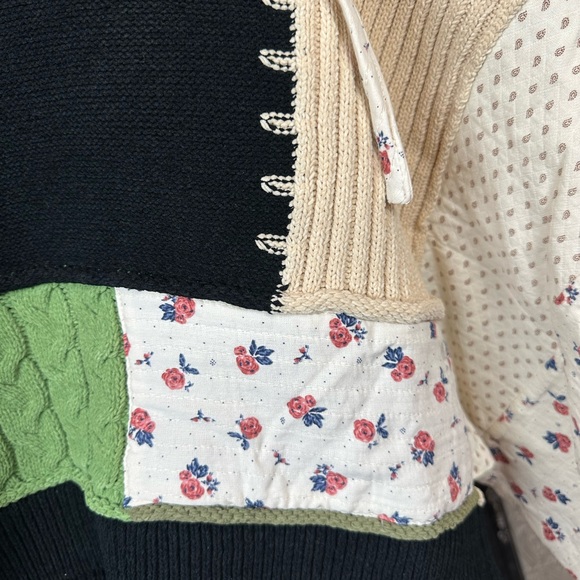 NWT POL MULTI TEXTURED COLOR
BLOCK V-NECK HOODIE
SWEATER - Picture 6 of 8